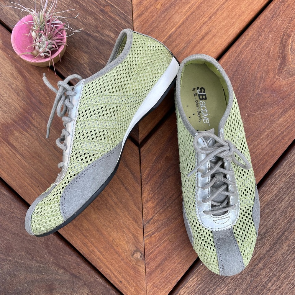 St. John’s Bay Active shoes green silver 6
